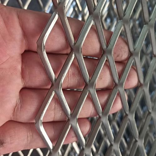 标准菱形钢板网的特性与用途 标准菱形钢板网的特性与用途
